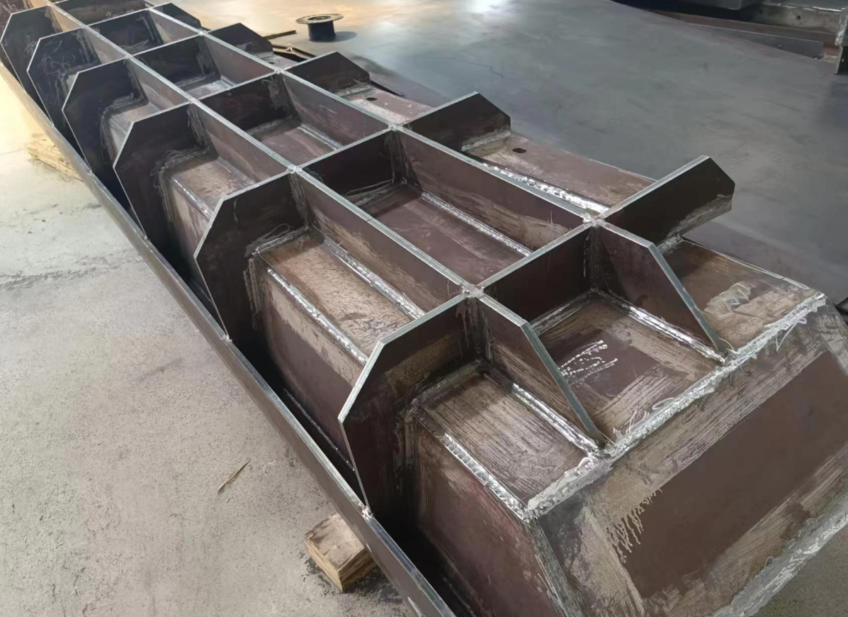 法國破碎站卸料斗項(xiàng)目